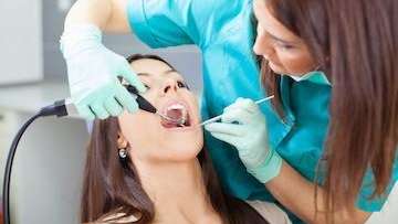 woman getting her wisdom teeth removed