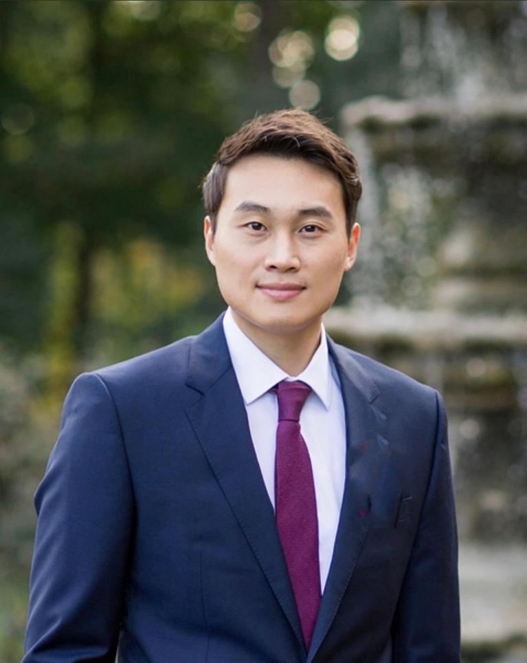 Headshot of Dr Andrew Kim DDS in Smokey Point WA